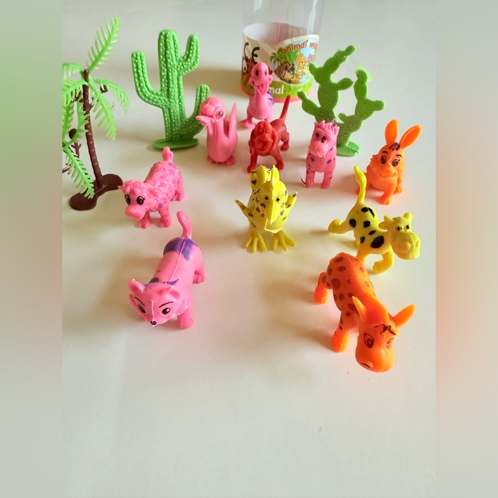 Animal Life in Jar 13pc Clear Tube 10 figurines 3 landscape pieces Vintage New